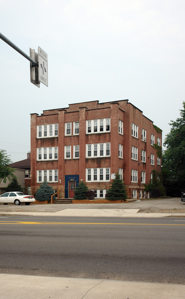 2237 Tuscarawas St W in Canton, OH - Building Photo - Building Photo