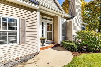 1 Summer Snow Ln in Bedford, NH - Building Photo - Building Photo