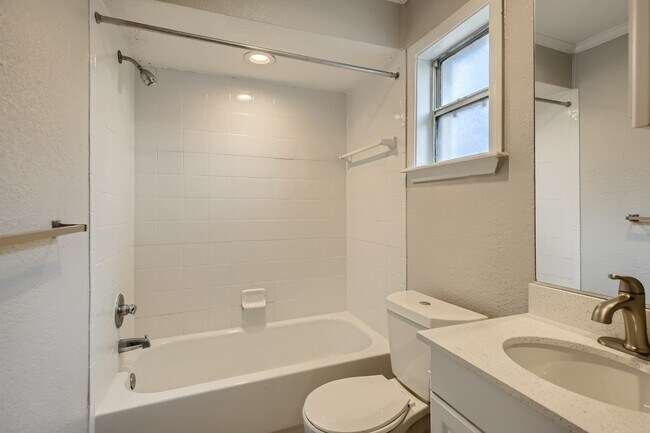 2004 Dunsford Terrace in Jacksonville, FL - Building Photo - Building Photo