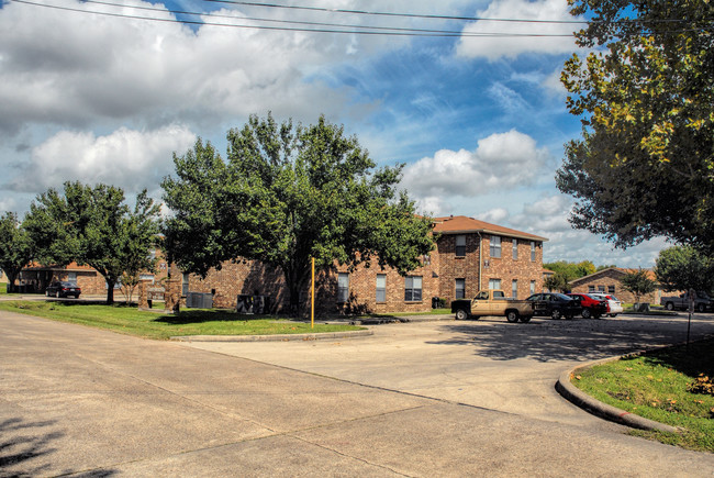 Country Terrace Village II in Highlands, TX - Building Photo - Building Photo