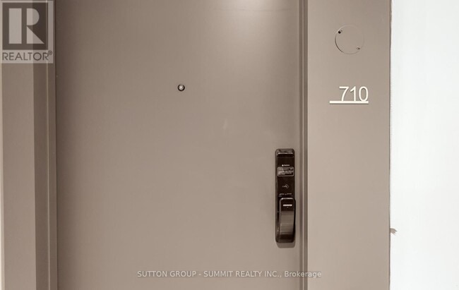 2075 Lakeshore Rd. in Burlington, ON - Building Photo - Building Photo