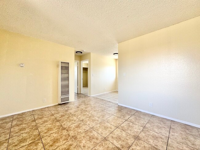 4081 Rosecrans Ave in Hawthorne, CA - Building Photo - Building Photo