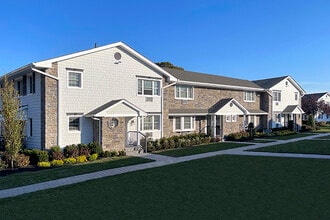 Fairfield Townhouses At Massapequa in Massapequa, NY - Building Photo - Building Photo