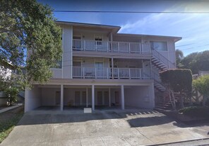 305 19th St, Unit Apartment 2 in Pacific Grove, CA - Building Photo