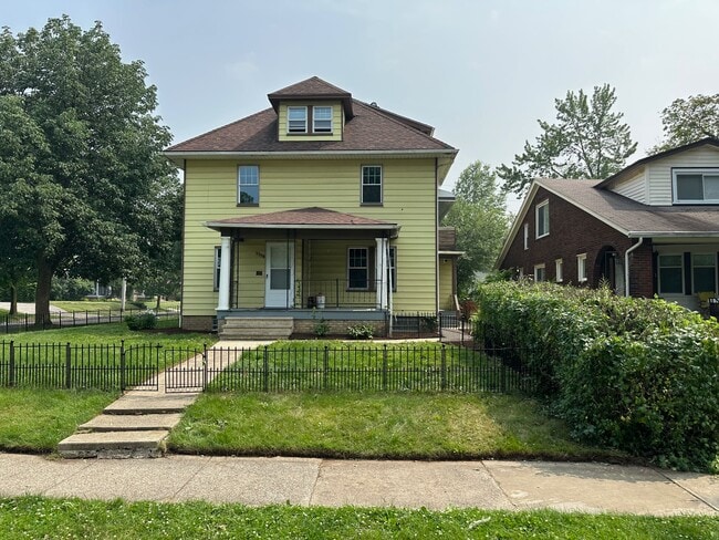 2086 Marlindale Rd in Cleveland Heights, OH - Building Photo - Building Photo