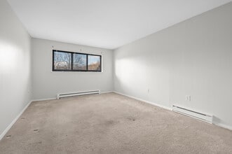 43 Olcott Dr, Unit 237 in Manchester, CT - Foto de edificio - Building Photo