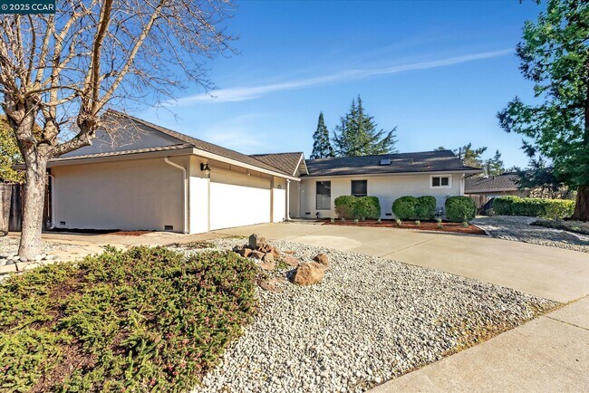 2626 Lariat Ln in Walnut Creek, CA - Building Photo - Building Photo