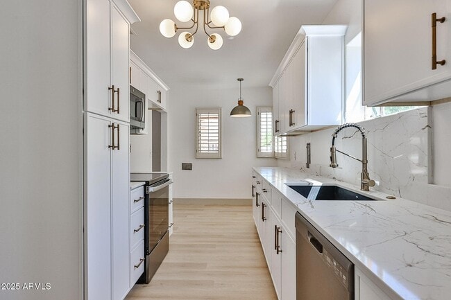 property at 63 W Windsor Ave