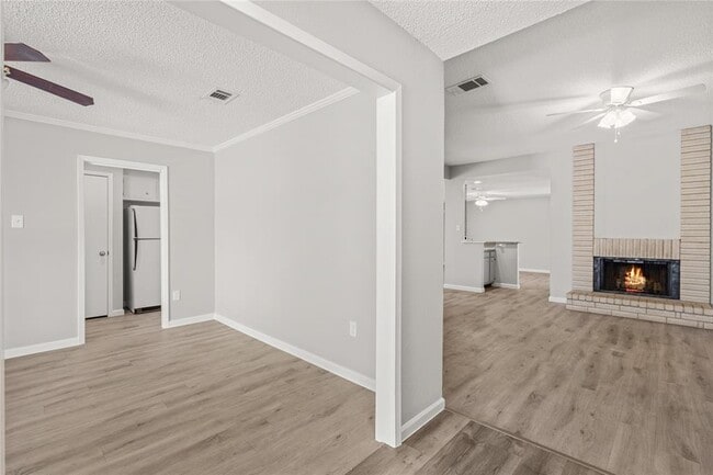 6802 Vialinda Dr in Houston, TX - Building Photo - Building Photo
