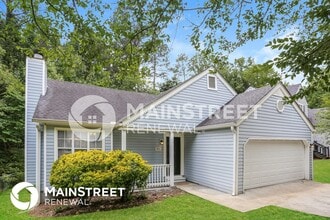 661 Woodcrest Manor Dr in Stone Mountain, GA - Building Photo - Building Photo