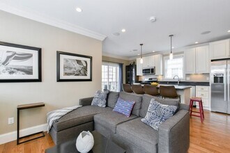 84 Linden St, Unit 1 in Boston, MA - Building Photo - Building Photo