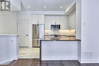 55 Lunar Cres in Mississauga, ON - Building Photo - Building Photo