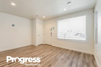 4735 N Tower Dr in Denver, CO - Foto de edificio - Building Photo