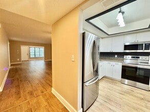 3048 Eastland Blvd in Clearwater, FL - Foto de edificio - Building Photo