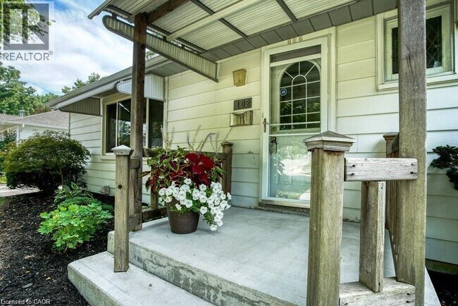 102 Kribs St in Cambridge, ON - Building Photo - Building Photo