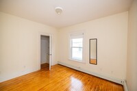 84 Walker St, Unit 2 in Newton, MA - Foto de edificio - Building Photo