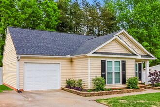 660 Rebecca Jane Dr in Mooresville, NC - Building Photo - Building Photo