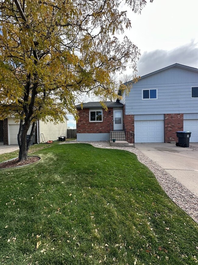 property at 4951 Atlantic Dr