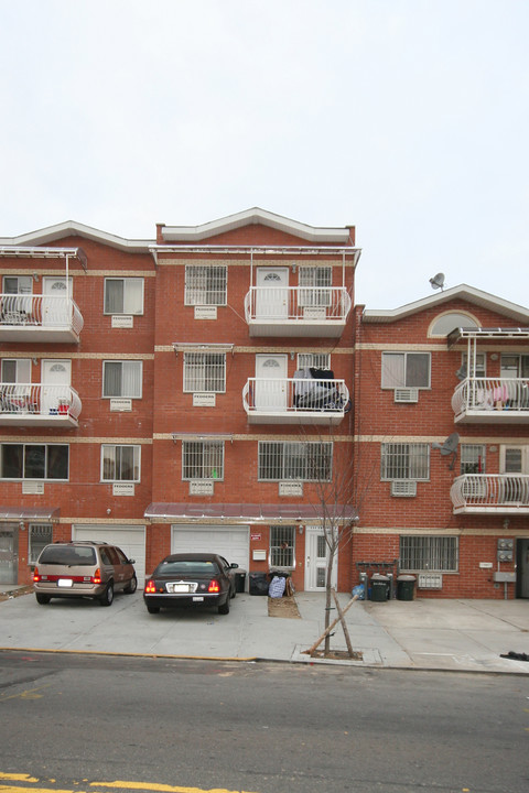 111-23 37th Ave in Flushing, NY - Building Photo