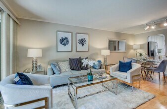 1303 Victoria Ter in Sunnyvale, CA - Foto de edificio - Building Photo