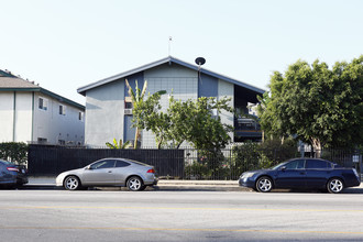 19206 Parthenia St in Northridge, CA - Building Photo - Building Photo