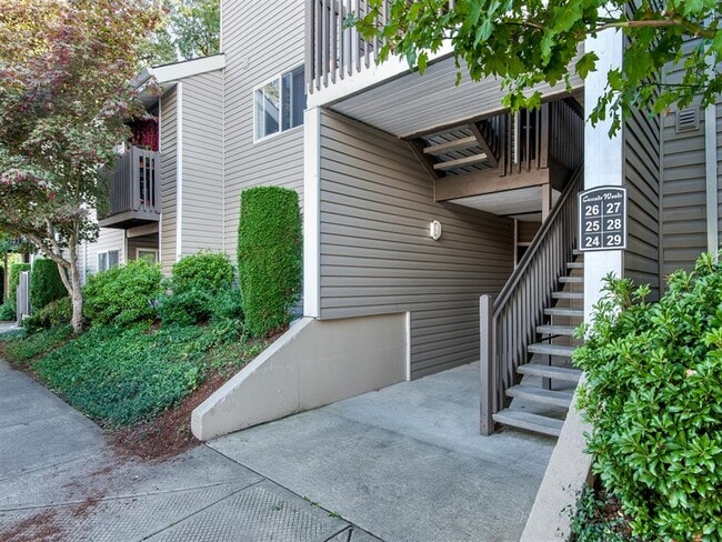 Cascade Woods Apartments in Aloha, OR - Building Photo - Building Photo