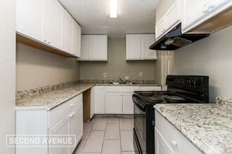 5911 Kenilwood Dr in Houston, TX - Building Photo - Building Photo