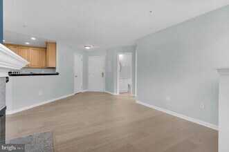 4986 Dorsey Hall Dr in Ellicott City, MD - Building Photo - Building Photo