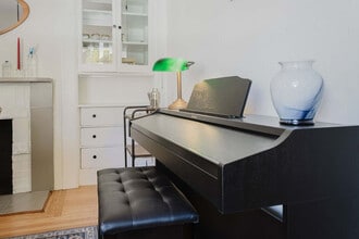 3791 Latimer Pl in Oakland, CA - Foto de edificio - Building Photo