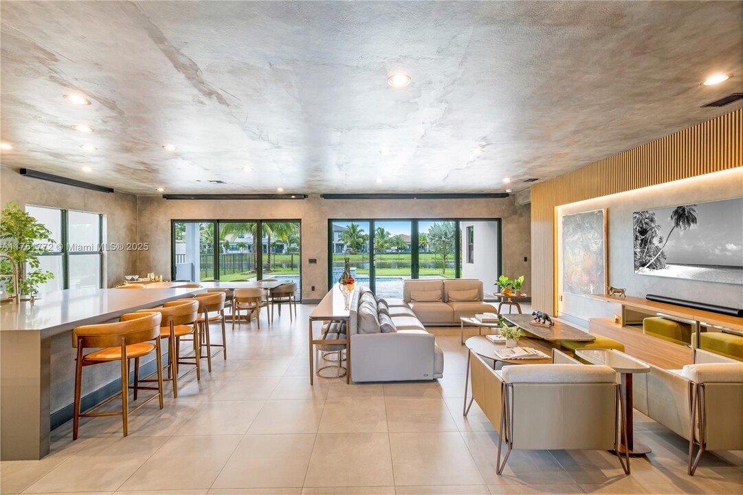 8853 New River Fall Rd in Boca Raton, FL - Building Photo