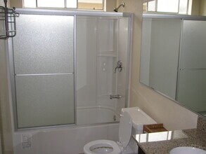 1351 Jasmine Cir in Rohnert Park, CA - Building Photo - Building Photo