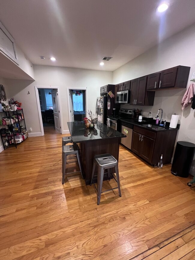 8 Burney St, Unit 4C in Boston, MA - Building Photo - Building Photo