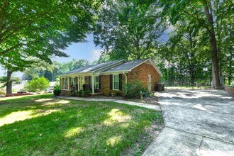 4801 Sweetbriar Rd in Greensboro, NC - Building Photo - Building Photo