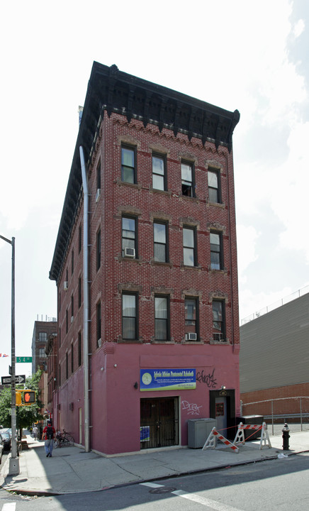 400 S 4th St in Brooklyn, NY - Foto de edificio