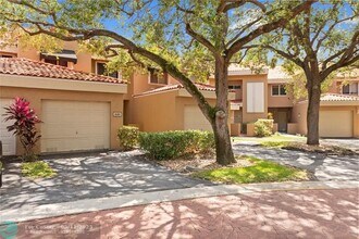 640 N University Dr in Plantation, FL - Building Photo - Building Photo