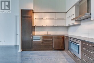770 Bay St. in Toronto, ON - Building Photo - Building Photo