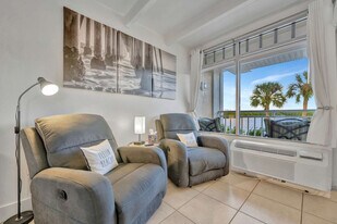 611 Destiny Dr in Ruskin, FL - Building Photo