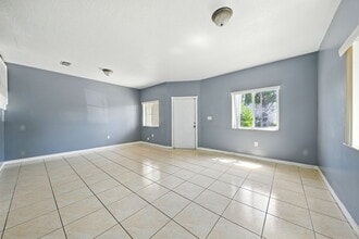 2915 SE 15th Ter in Homestead, FL - Building Photo - Building Photo