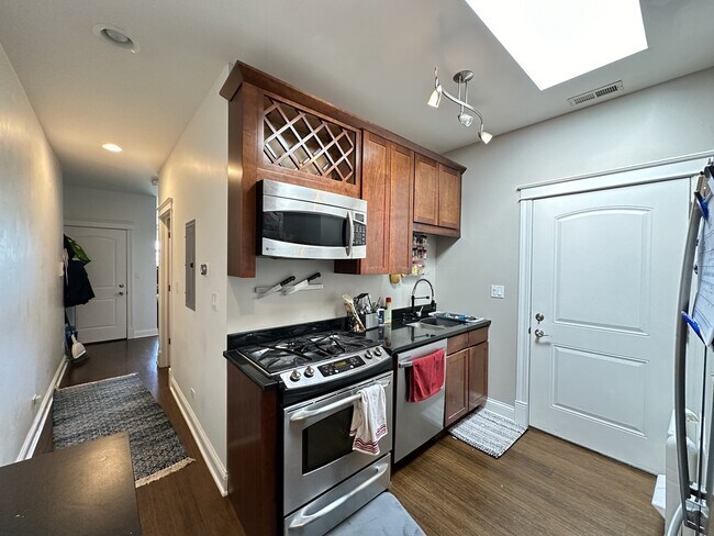 2702 W Cortland St, Unit G06C in Chicago, IL - Building Photo - Building Photo