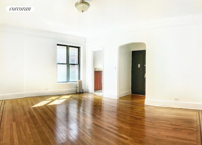 135 E 63rd St in New York, NY - Building Photo - Building Photo