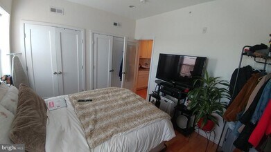 1904 W Girard Ave in Philadelphia, PA - Building Photo - Building Photo