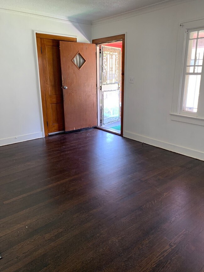 5707 Euclid Ave in Kansas City, MO - Building Photo - Building Photo