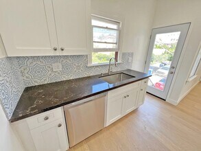 3919 1/2-31-2 Mont Clair St in Los Angeles, CA - Building Photo - Building Photo