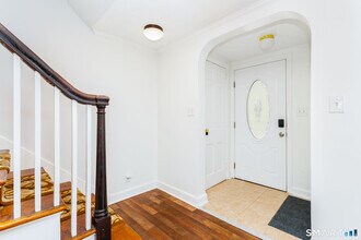 783 Quaker Ln S in West Hartford, CT - Building Photo - Building Photo