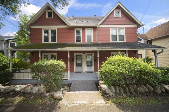 921 E State St, Unit 921 E State St