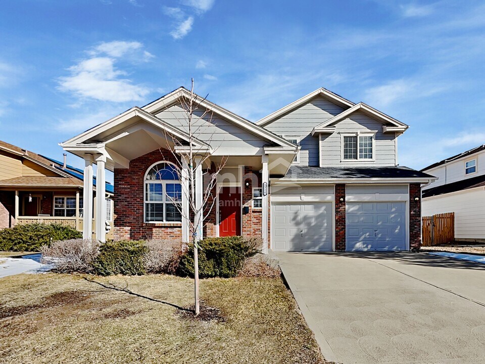 2320 S Gibralter Way in Aurora, CO - Foto de edificio