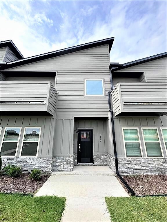 2184 W Moore Ln, Unit A in Fayetteville, AR - Foto de edificio - Building Photo