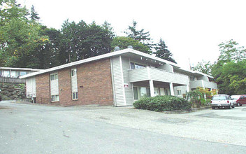 Wind & Hide Apartments in Bothell, WA - Building Photo - Building Photo