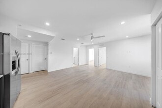 20 NE 19th Ave in Pompano Beach, FL - Building Photo - Building Photo