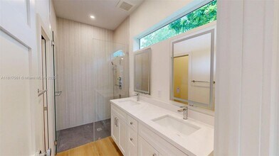 1027 Snapper Ln in Key Largo, FL - Building Photo - Building Photo
